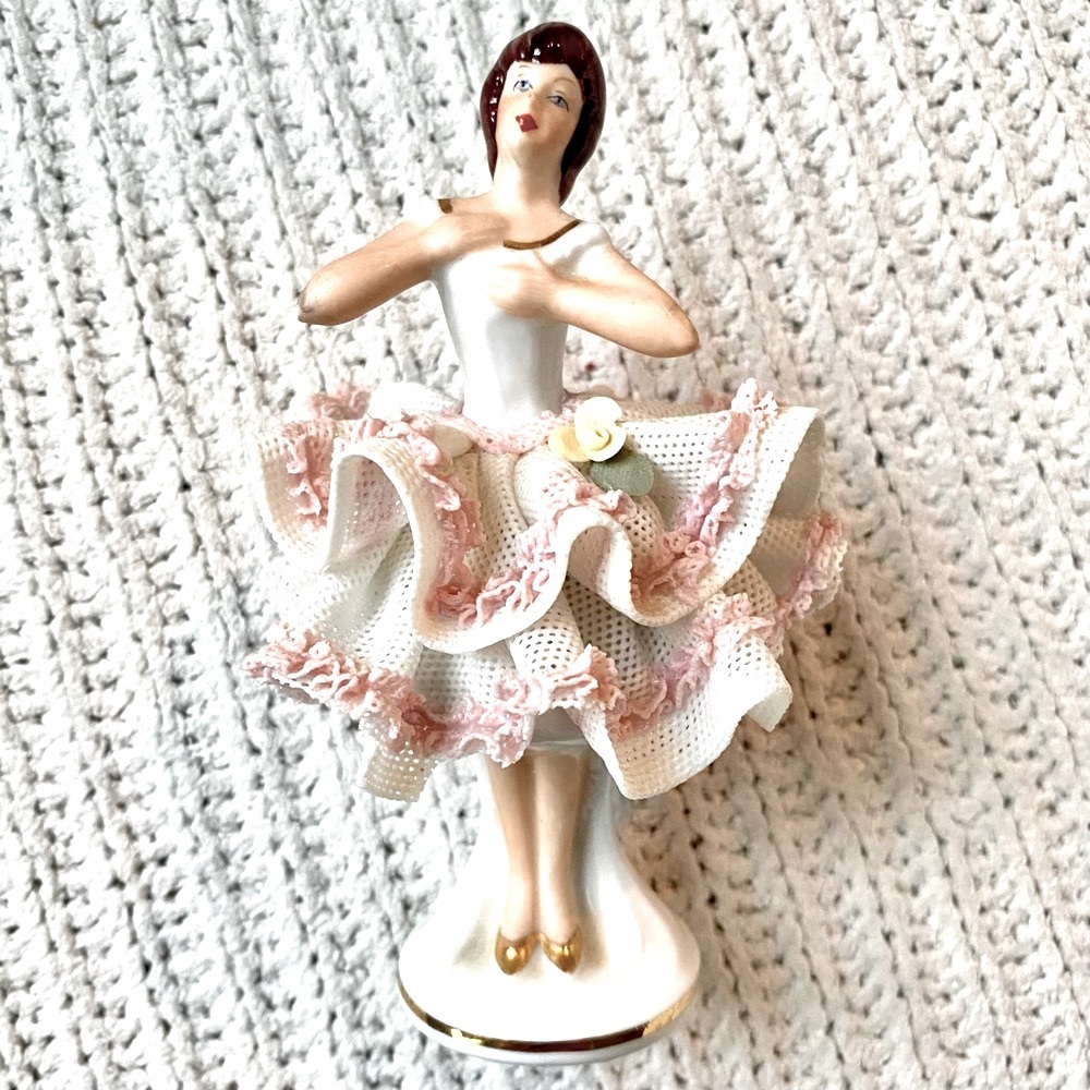 Dresden Antique Porcelain Lace Figurine